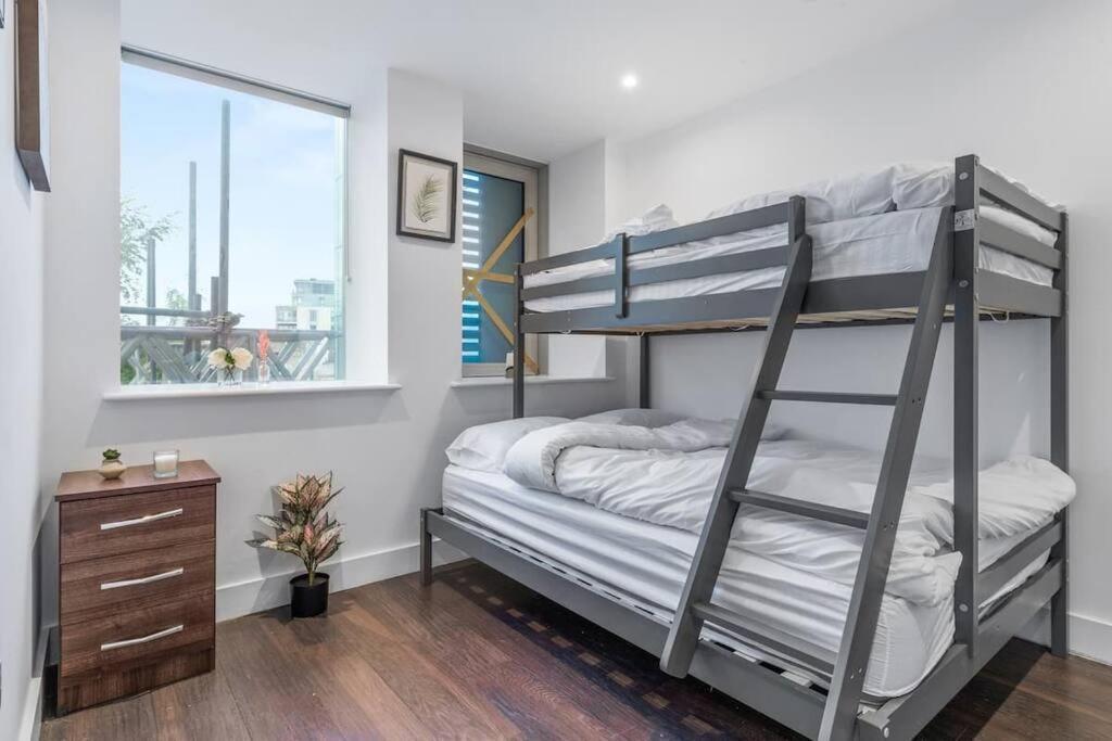 Apartmán Sleep 7 20 Mins From London Waterloo Bp65 Exteriér fotografie