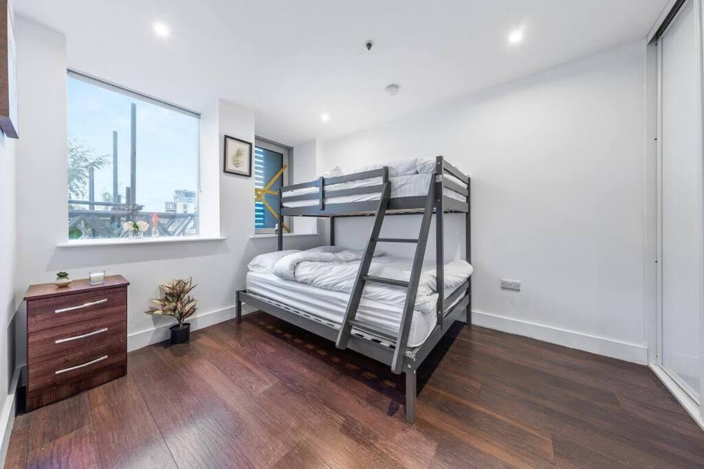 Apartmán Sleep 7 20 Mins From London Waterloo Bp65 Exteriér fotografie