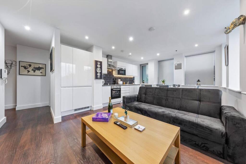 Apartmán Sleep 7 20 Mins From London Waterloo Bp65 Exteriér fotografie
